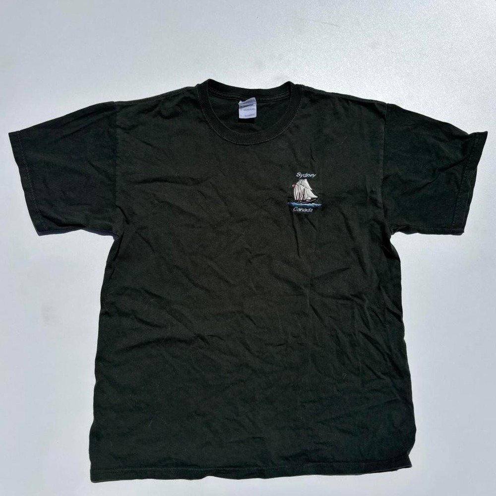 Green Gildan Sydney Canada cotton t-shirt with sailboat graphic - L